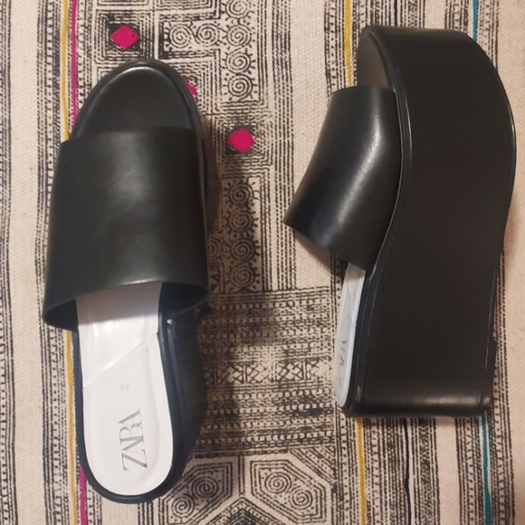 Platform heeled sandal